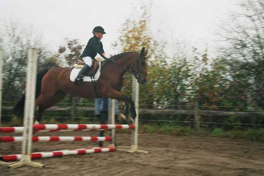Anika beim Springen